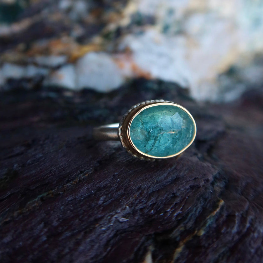 14k Oval Inverted Aquamarine Ring - Size 7.25